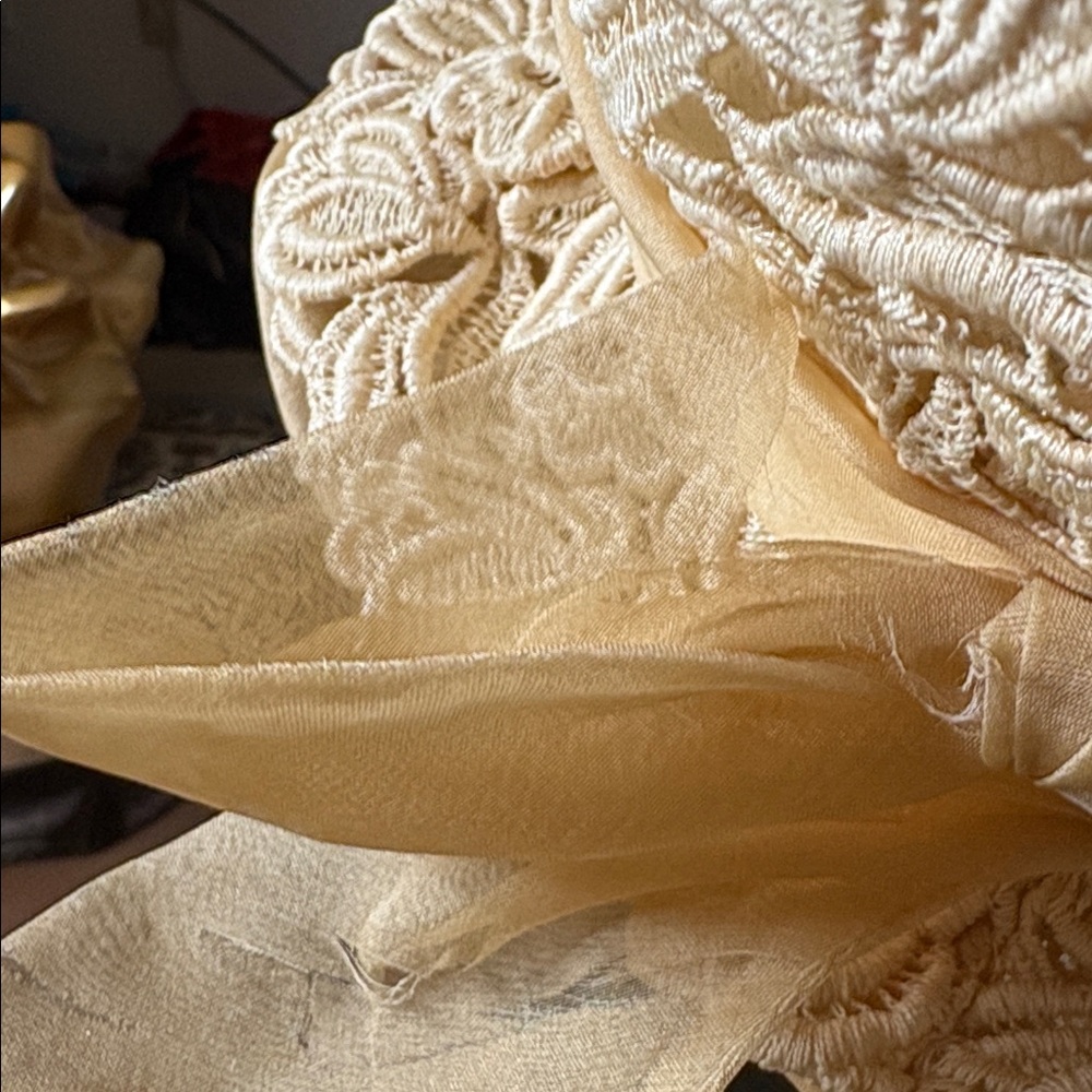 Vintage 1960's NWT Christian Cream Lace Bumper Style Hat bow has flaw - Picture 10 of 14